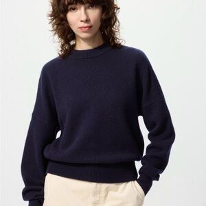 Uniqlo Women’s Lambs wool crewneck sweater - Navy